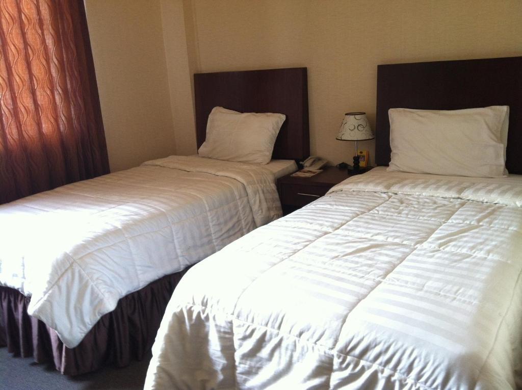 Grand Duta Hotel Palu Quarto foto