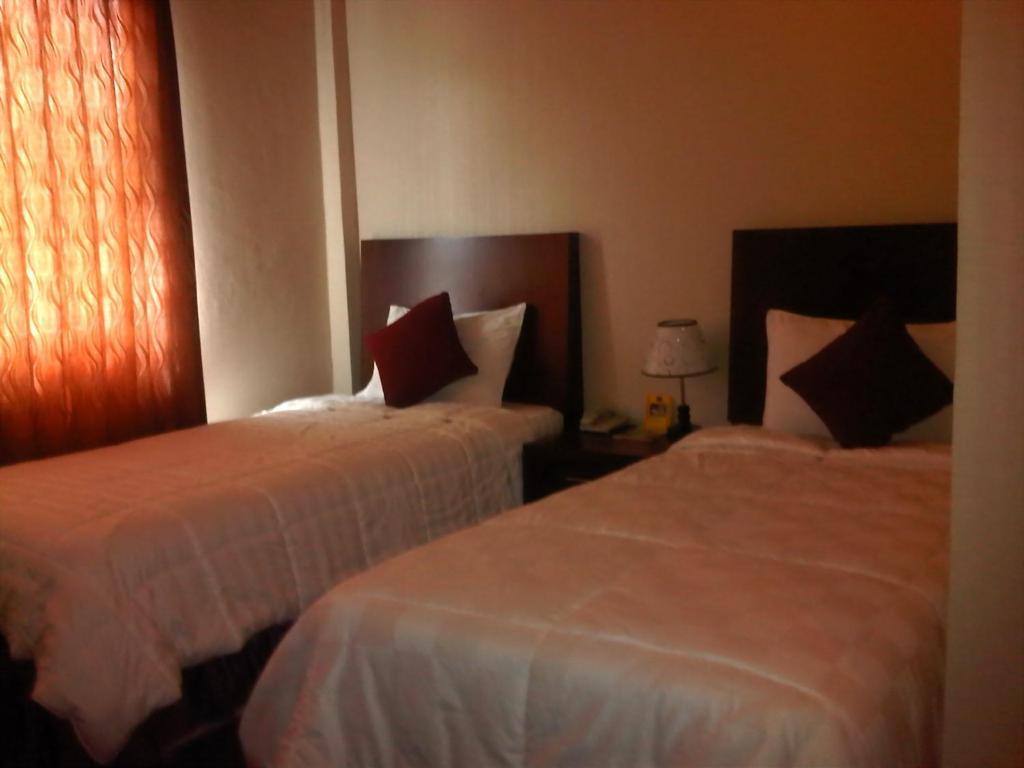 Grand Duta Hotel Palu Quarto foto