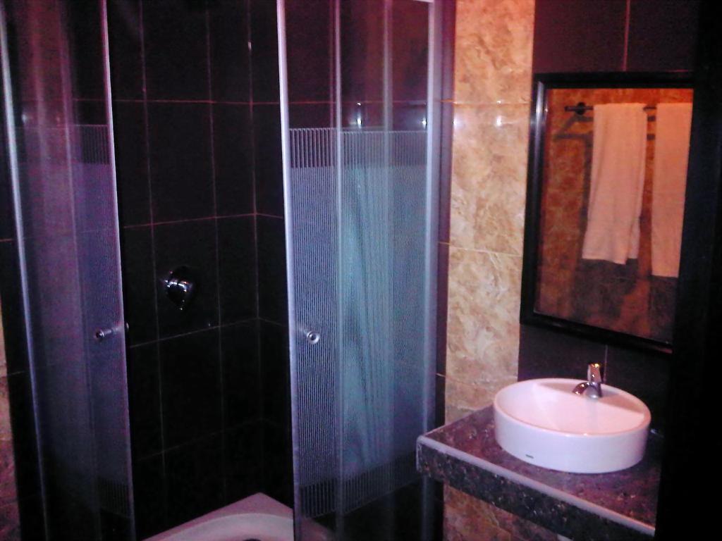 Grand Duta Hotel Palu Quarto foto