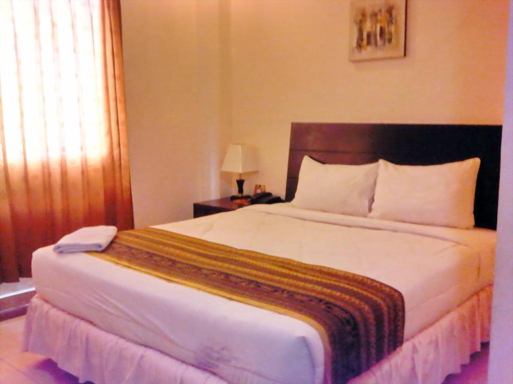 Grand Duta Hotel Palu Quarto foto